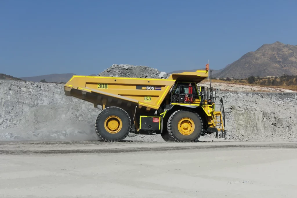 Una pista bien humectada prolonga el ciclo de vida útil de los neumáticos.